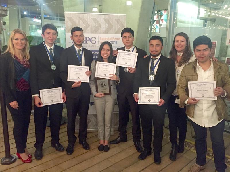 National University of Colombia, Bogotá, 2nd Place Team, with AAPG staff Emily Smith Llinás and Mayra Vargas